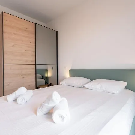 Parkville With Parking & Terrace By Interhome *
